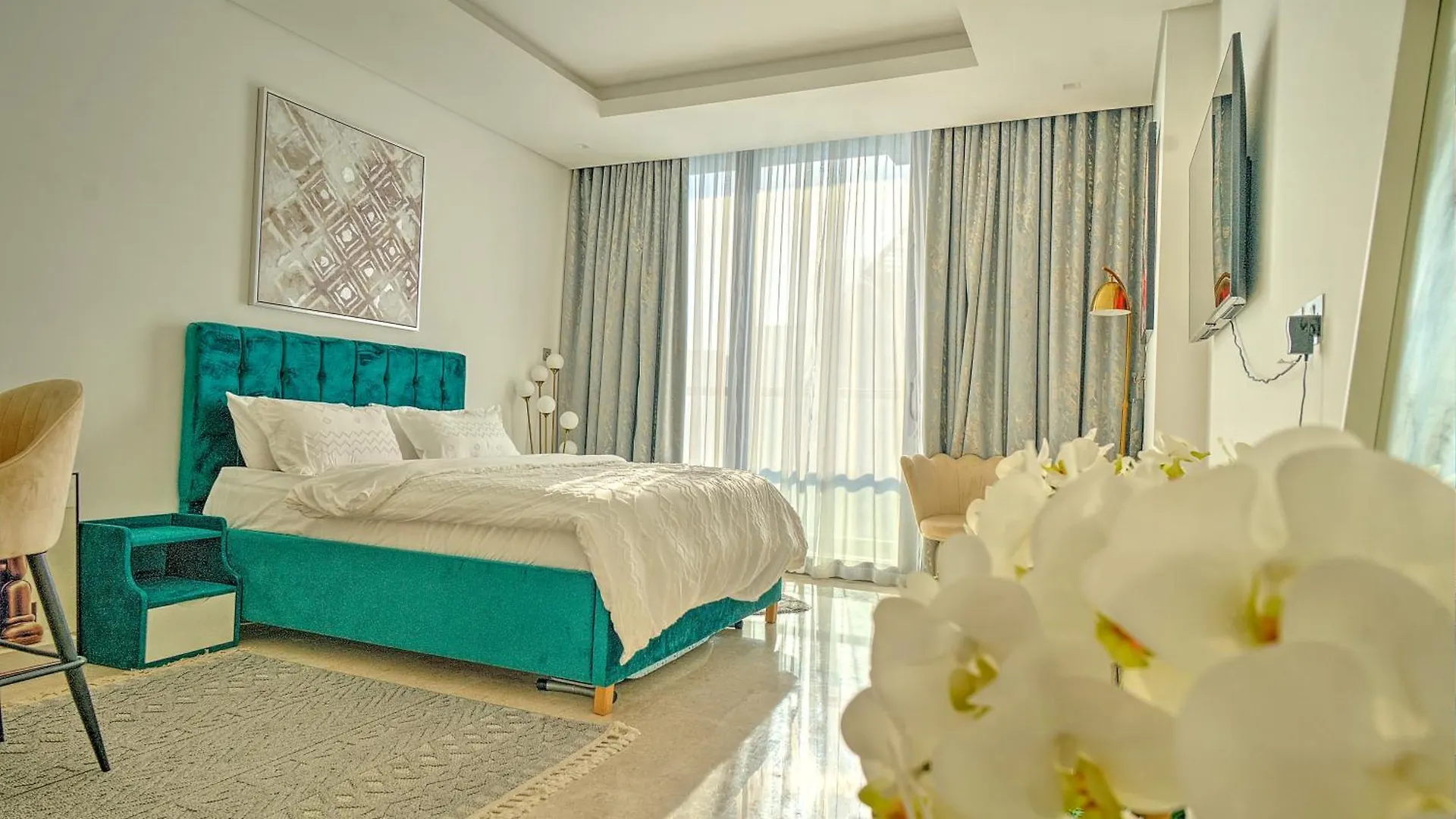The Sterling Paradise Dubai Apartment