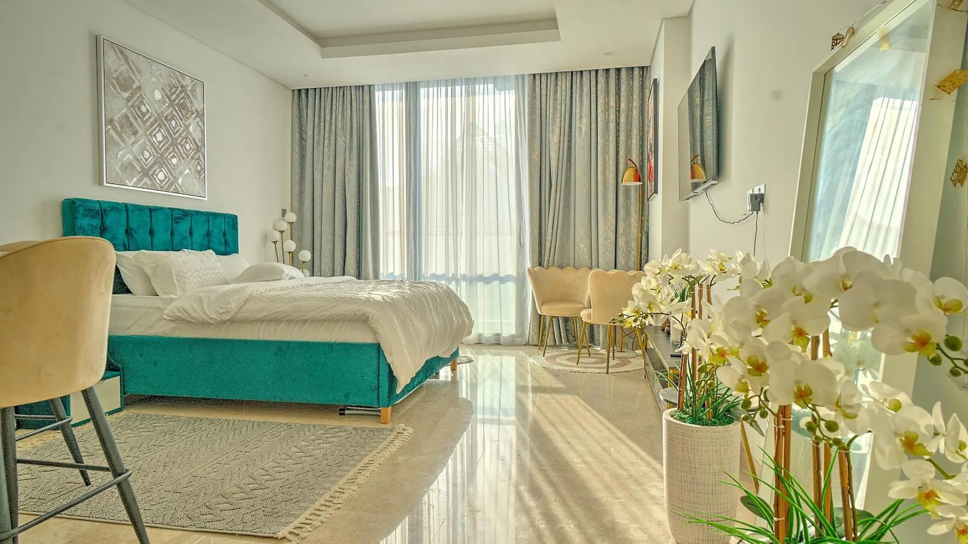 The Sterling Paradise Dubai Apartment