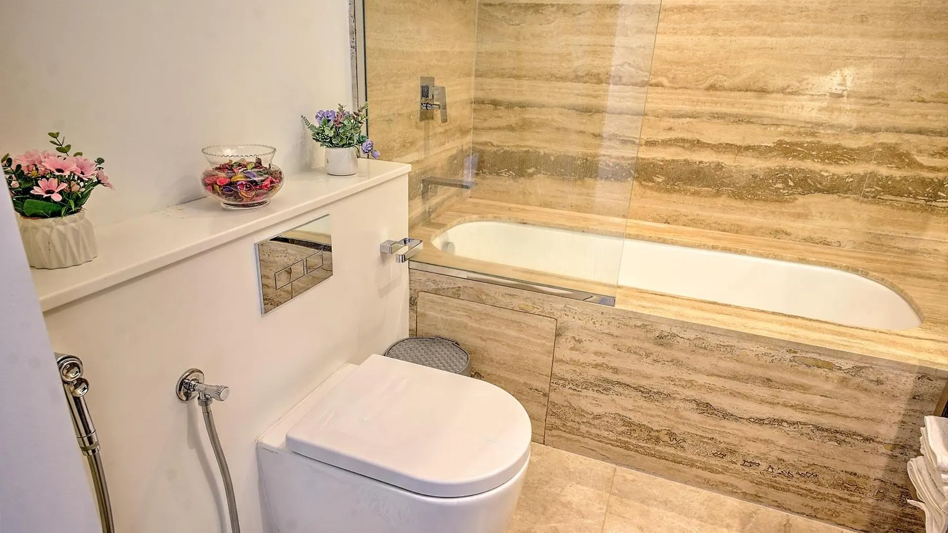 The Sterling Paradise Dubai Apartment